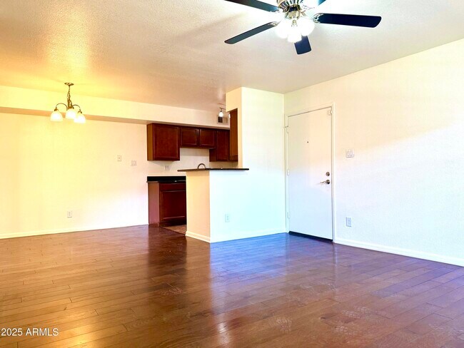 Foto del edificio - 5995 N 78th St