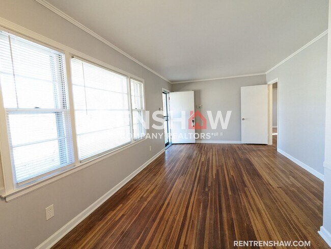 Building Photo - 4241 Philsdale - 3 Bed / 1 Bath - Move In ...