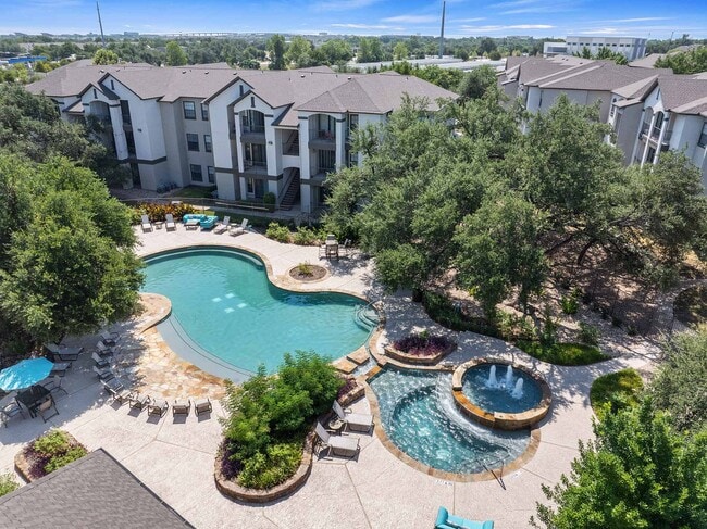 Foto del edificio - Lakeline Villas