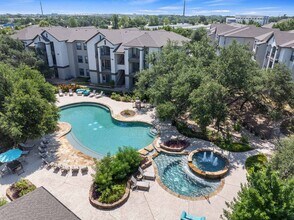 Building Photo - Lakeline Villas