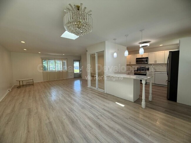 Foto del edificio - 14949 Highland Ave