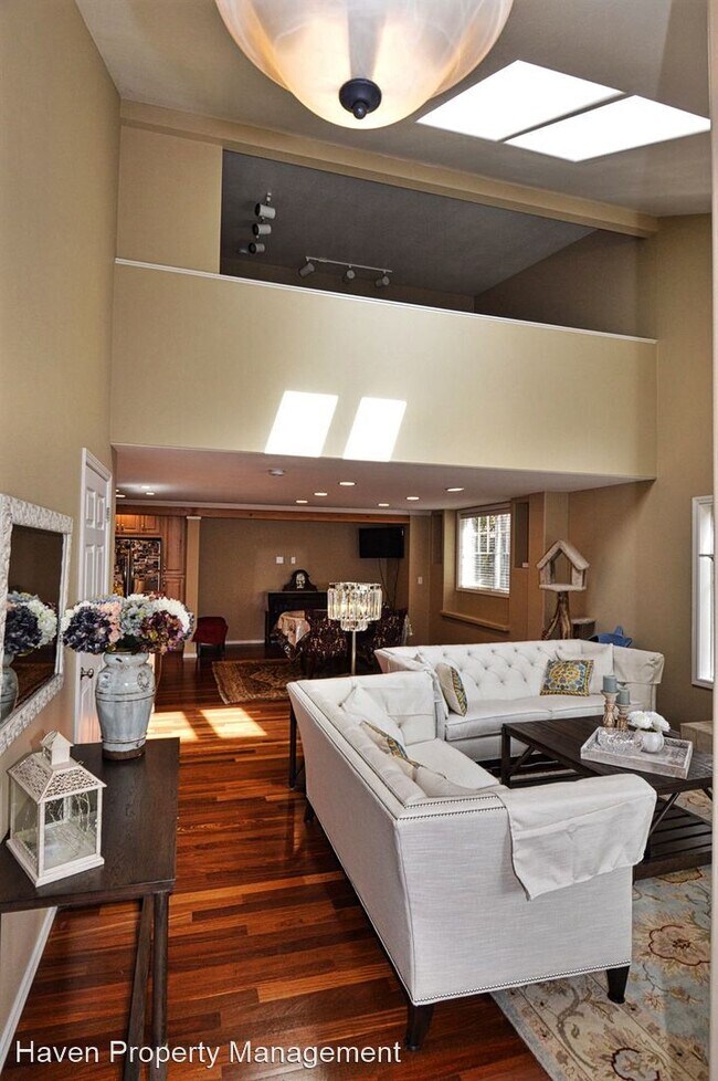 Building Photo - 3 br, 2.5 bath House - 8335 59th St W