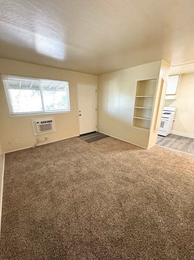 Foto del edificio - Move-In Special; Upstairs One Bedroom + Private Patio – SEE VIDEO