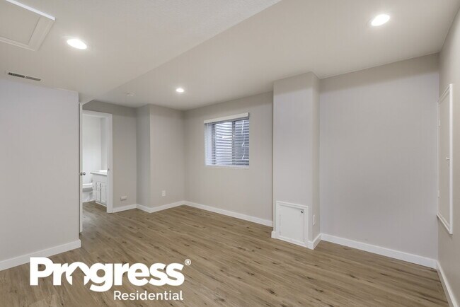 Foto del edificio - 5235 E 123rd Ave