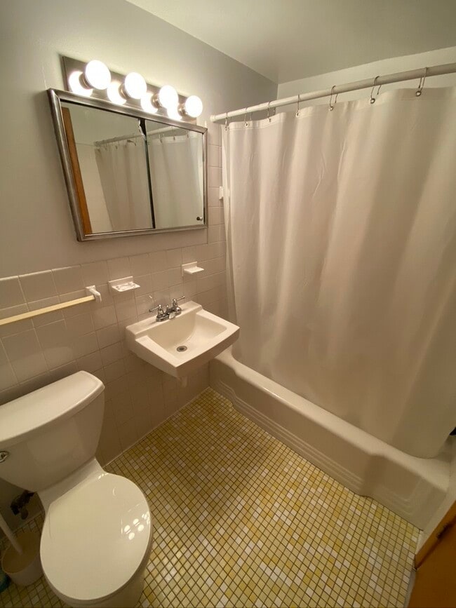 Bathroom - 2932 34th Ave S