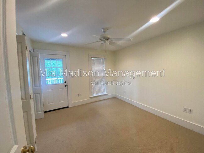 Foto del edificio - 302 E 33rd St