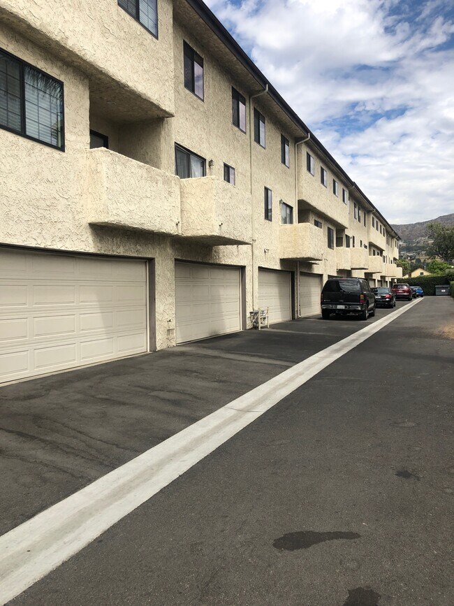 Building Photo - 1737 Peyton Ave