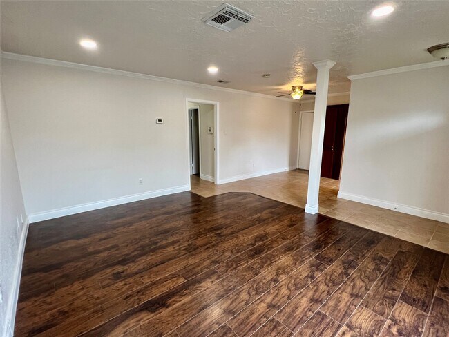 Building Photo - 12110 Murr Way