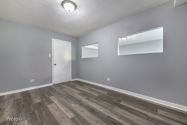 Building Photo - 6119 N Seeley Ave