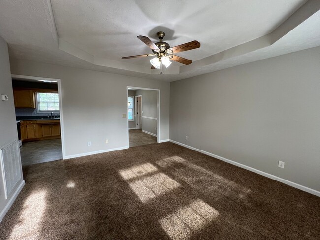 Building Photo - Available Now - 3BR 2BA Home in Smyrna **A...