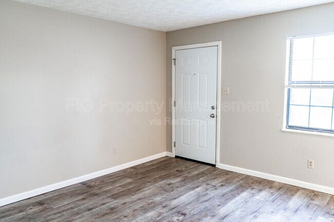 Foto del edificio - 129 Hillcrest Dr