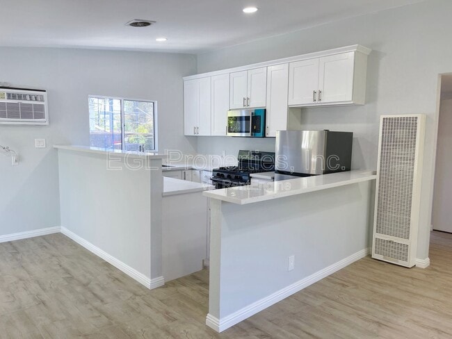 Building Photo - 360 N San Vicente Blvd