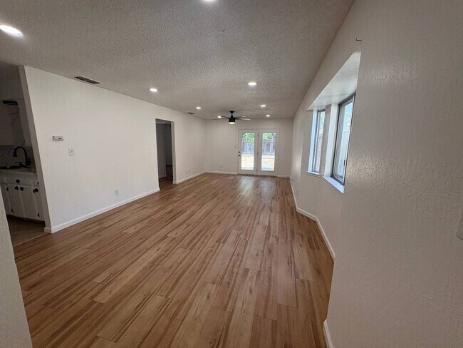 Foto del edificio - 4724 W Ashlan Ave