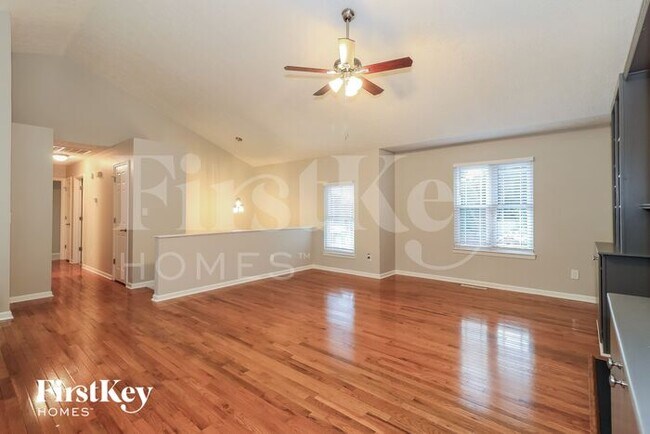 Building Photo - 611 Bluff Dr
