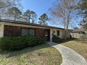 Building Photo - 405 Kingston Rd