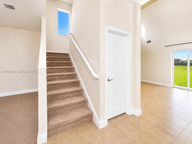 Building Photo - 10976 SW Tessili Wy