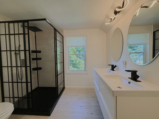 Building Photo - Beautifully Renovated Home with Dedicated Home Office in a Quiet Neighborhood