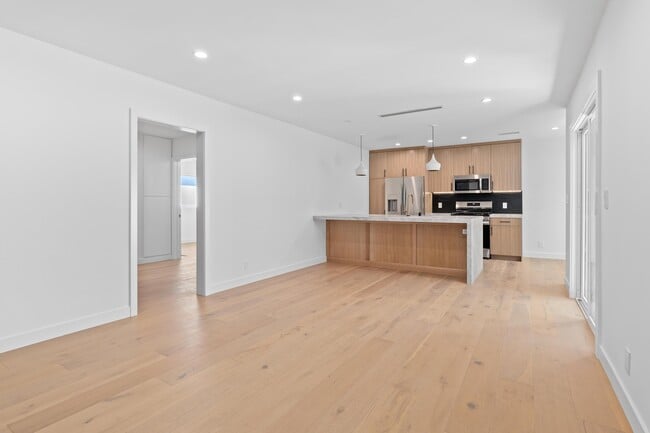 Building Photo - 1127 16th St