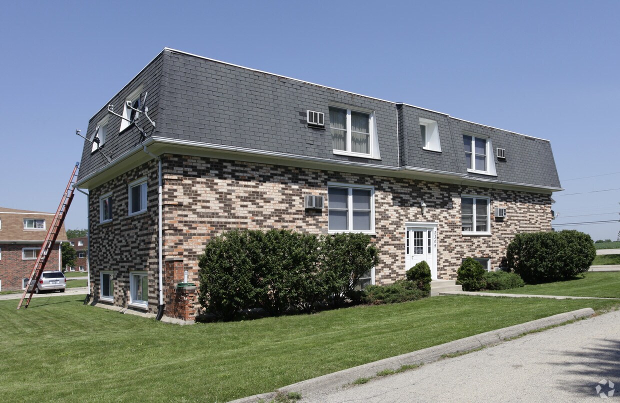 2309 Fairland Dr, Sycamore, IL 60178 Apartments in Sycamore, IL