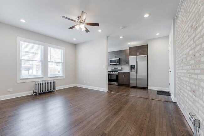 Building Photo - 1436 W Farragut Ave
