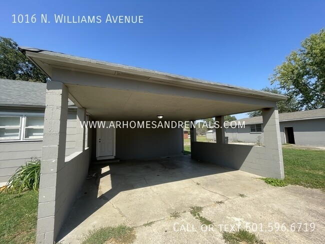 Building Photo - 1016 N. Williams Avenue | $1095 | 4 beds, ...