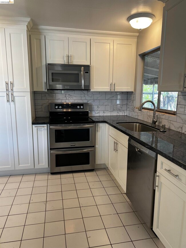 Foto del edificio - 1004 Almond St