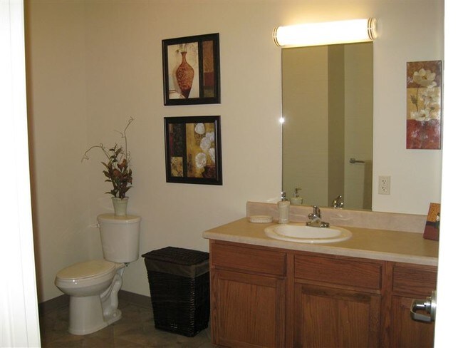 Foto del edificio - 300 N Terrace Blvd