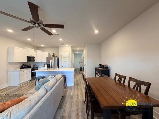 Foto del edificio - Beautiful 2 Story Townhouse in Milton – Close to Schools, Shopping & NAS Whiting Field!