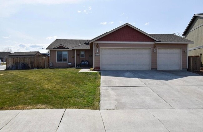 Building Photo - 993 SW 25th Ln