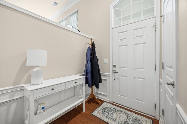 Foto del edificio - Extremely well-maintained 3-bedroom, 3.5 bath townhome in Baxter Village!