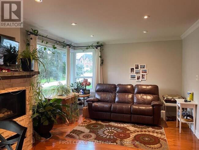 Building Photo - 7 Duncairn Dr