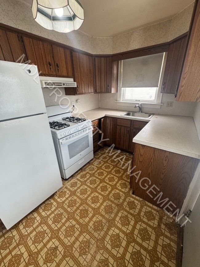 Building Photo - 909 Mackinaw St