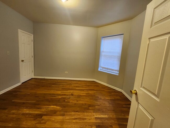 Building Photo - 8016 S Ingleside Ave