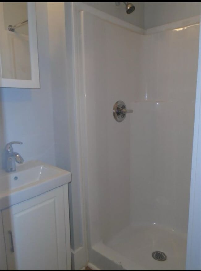 Baño - 623 W Washington Blvd