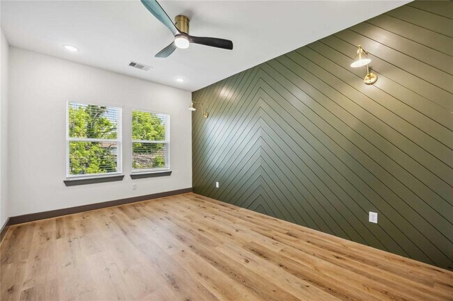 Building Photo - 5620 Shreveport Blvd
