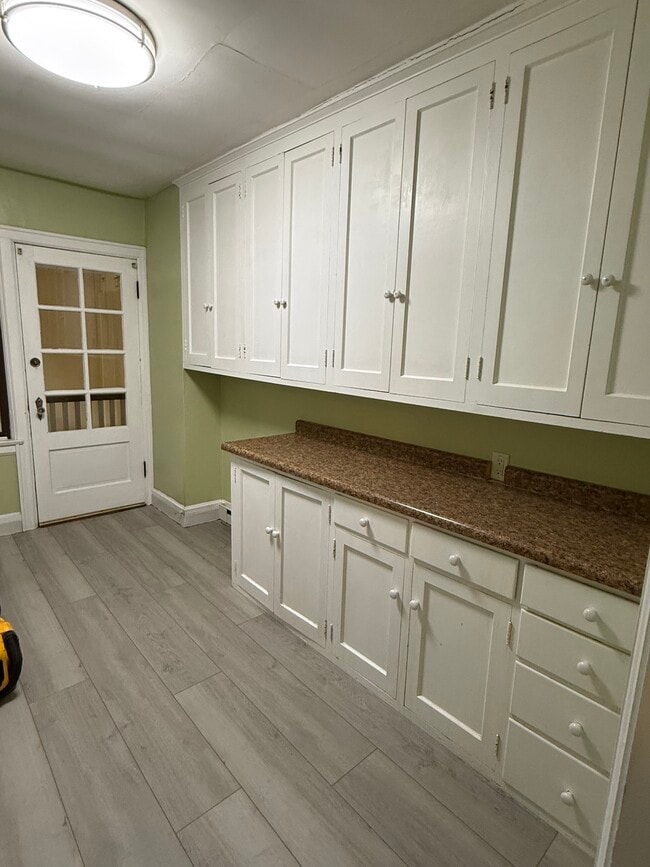 Building Photo - Brownstone Flats