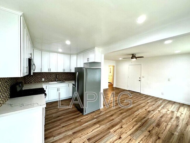 Building Photo - 5721-5723 Tilden Avenue