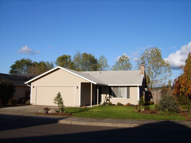 Building Photo - 14718 NE 50th St.