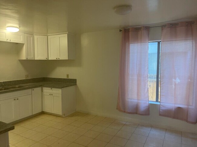 Foto del edificio - 7916 Comstock Ave