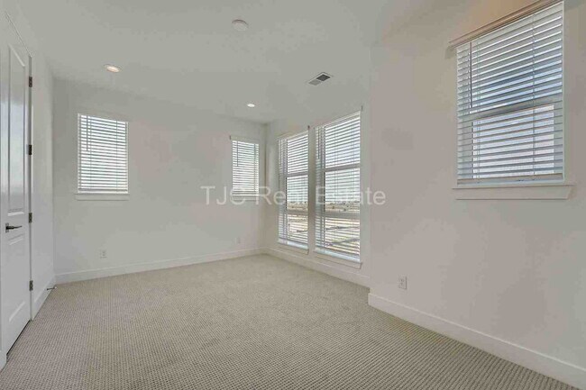 Building Photo - 20568 E 63rd Ave