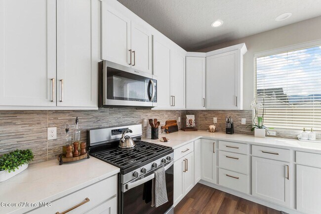Foto del edificio - Spacious 4BR + Loft Home in Desirable North Place Community — Post Falls