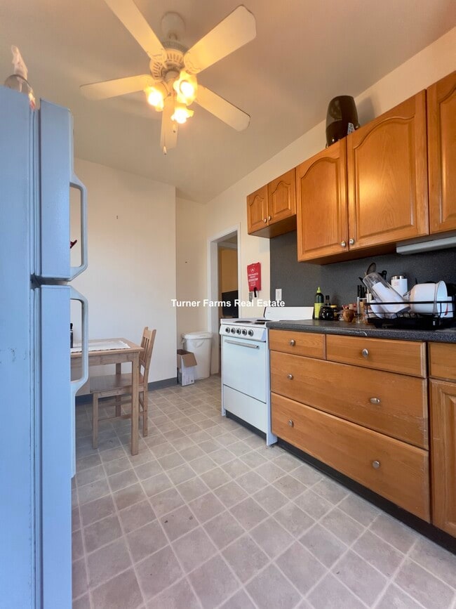 Building Photo - 60 Walden St