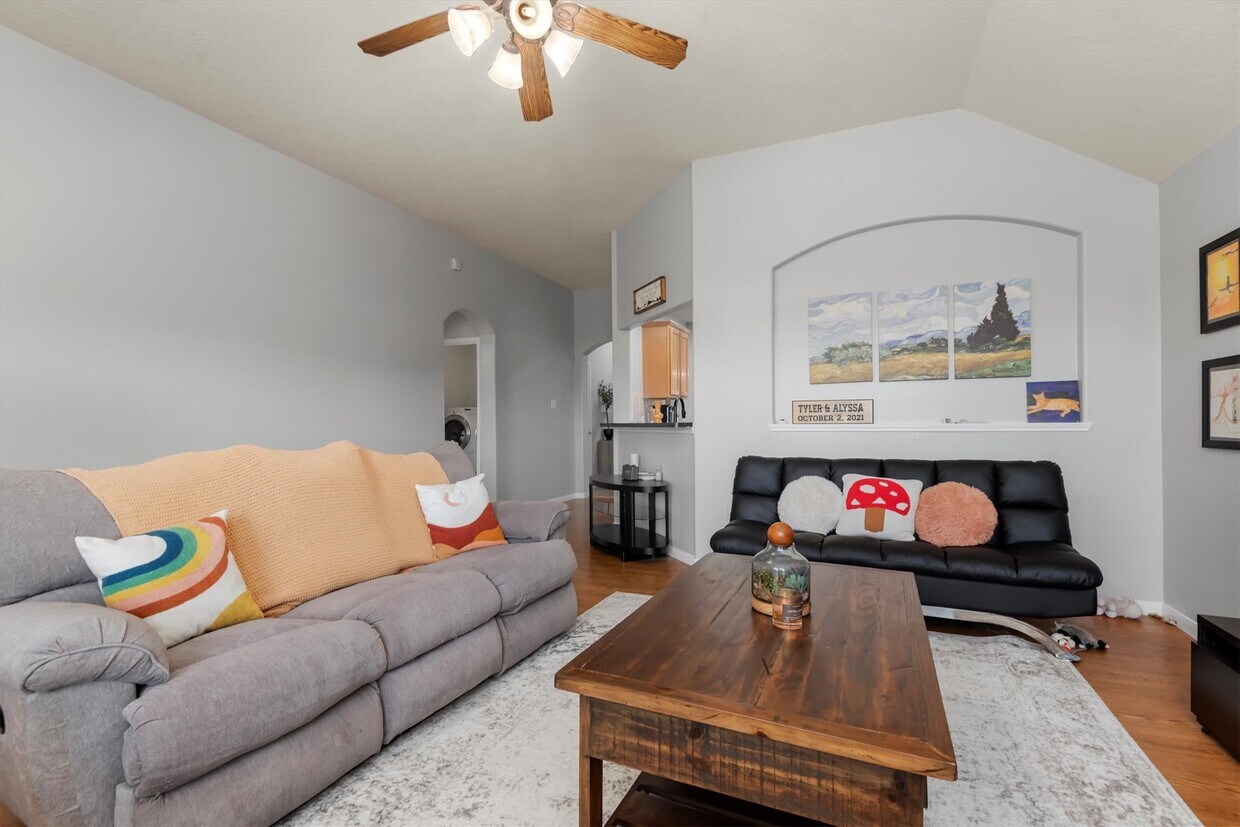 Foto del edificio - 5614 Savannah Woods Ln