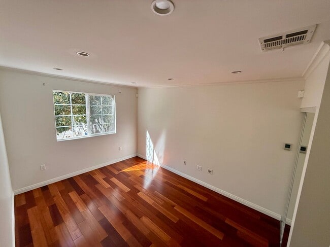 Building Photo - 1838 Glenwood Rd