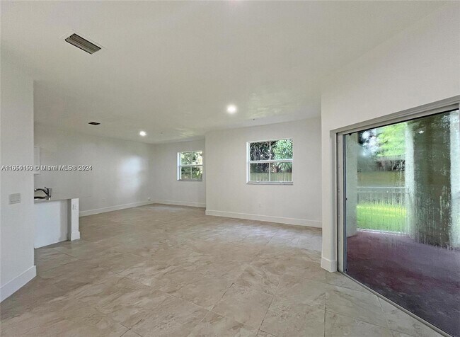 Foto del edificio - 230 NW 109th Ave