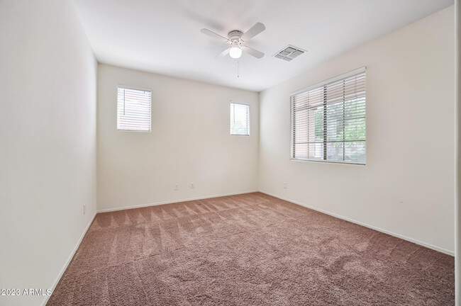 Foto del edificio - 3528 E Tulsa St