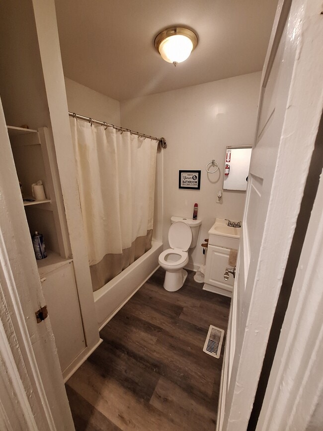 Building Photo - 125 Collins Ave