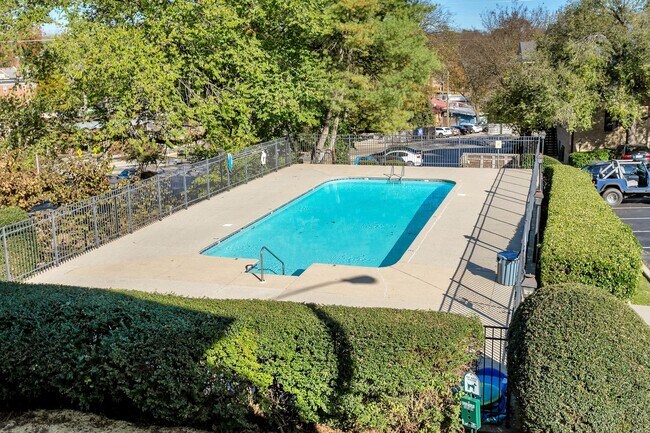 Foto del edificio - SYLVAN PARK CONDO!