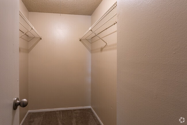 2BR, 2BA - 910 SF - EPERNAY APARTMENTS