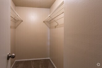 2BR, 2BA - 910 SF - EPERNAY APARTMENTS
